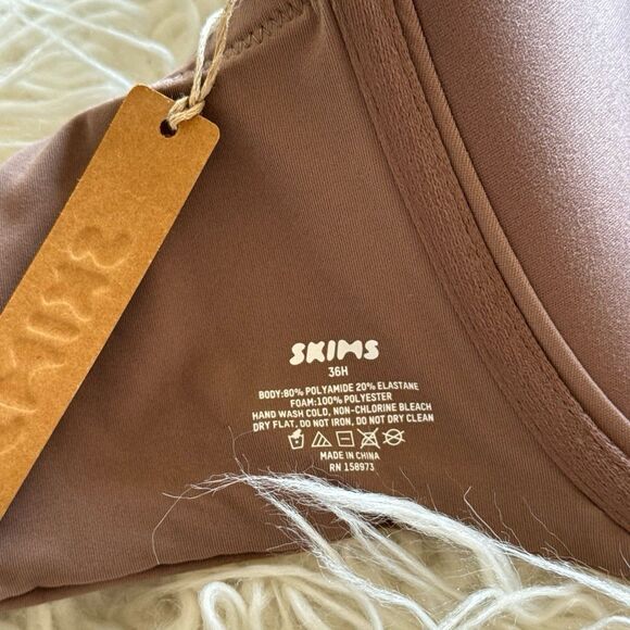 Skims Fits Everybody Plunge Bra Umber Size 36H - Picture 10 of 10